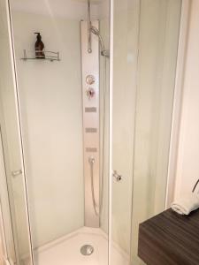 a shower with a glass door in a bathroom at Comfortable Apartment in Waterloo with Jacuzzi - 78m² in Waterloo