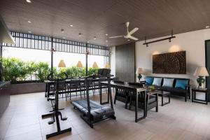 a living room with a table and chairs at Kitzio House Hotel Huai Kwang in Bangkok