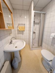 Kopalnica v nastanitvi Studio confortable à Néris-les-Bains - 18 m² + Balcon