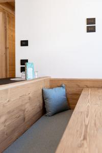 a room with a wooden counter with a blue pillow at Agriturismo Piccola Baita in Falcade