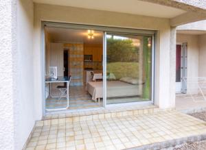 a sliding glass door on a patio with a bedroom at Studio charmant dans Brioude – 25 m² avec terrasse et parking in Brioude