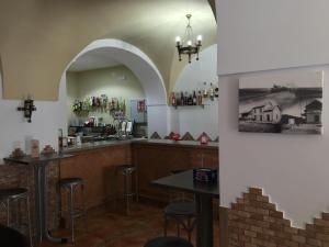 Hol lub bar w obiekcie Hostal Los Encinares