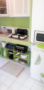 a kitchen with a counter top with a microwave at Studio cosy à Camembert - 20 m² avec terrasse et parking in Camembert