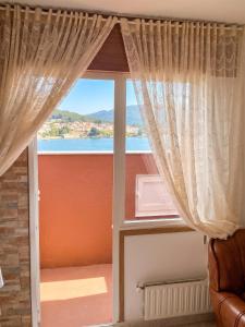a room with a window with a view of the ocean at Welcoming Apartment in A Coruña, 90 m², Balcony in Serres