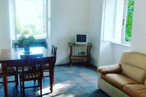 Televízia a/alebo spoločenská miestnosť v ubytovaní Apartment Piccolo Borgo