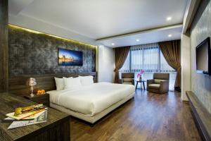 Postel nebo postele na pokoji v ubytování My Linh Hotel