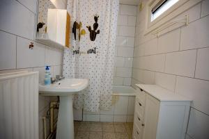 a bathroom with a sink and a toilet and a tub at La Pierraille in Froid-Chapelle +16 photos