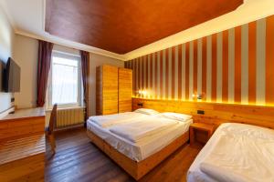 En eller flere senge i et værelse på Hotel Cles
