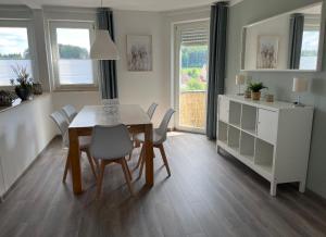 a dining room with a table and chairs at Ferienwohnung Schöpf - Fränkische Schweiz in Obertrubach