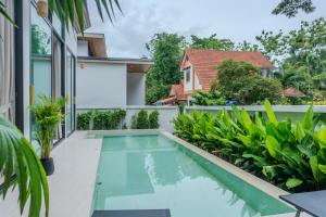 an indoor swimming pool in the backyard of a house at Neon Villa in Ko Phangan