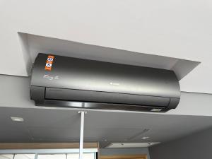 a printer sitting on top of a ceiling at Bugan Premium 16 andar - vista mar incrível in Recife