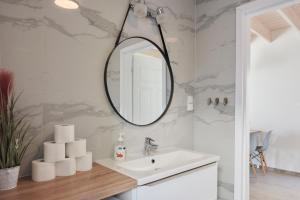 a bathroom with a sink and a mirror at Domki Beztroska Białogóra in Białogóra +2 photos