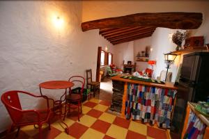 a kitchen with a table and chairs in a room at Casa Palheiro, Aldeia da Pedralva in Vila do Bispo