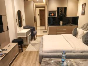 a living room with a bed and a kitchen at Park Ridge Hotel Serviced Apartments - Executive Apartment in Murree
