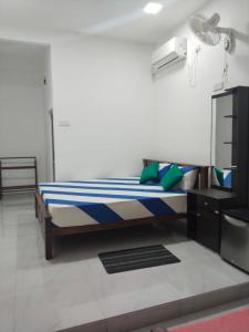 a bedroom with a bed with blue and green pillows at Yala Villa Harmony in Debarawewa +7 photos