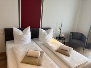 a hotel room with two beds with pillows on them at Motel Smart in Bogen +1 photo