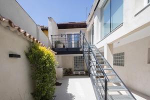 a stairway leading up to a building with a balcony at El Rincón de Julia in Carrión de los Condes
