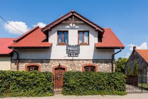 a house with a red roof at Pokoje w Starej Karczmie - Free Parking - by Upstairs in Liszki