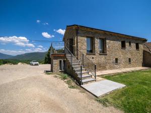 a brick building with a staircase on the side of it at mu APARTAMENTOS RURALES in Albella
