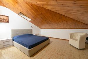 a bedroom with a bed and a desk and a chair at Apartment Ampio in Lido degli Estensi