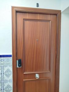 a wooden door with the letter b above it at Aires de Chipiona Apartamento B in Chipiona