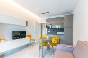 a kitchen and dining room with a table and chairs at VILLA TASSO 25 BILO in Lido degli Estensi
