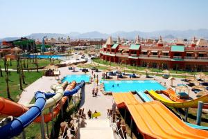 Pickalbatros Aqua Blu Sharm El Sheikh内部或周边的泳池