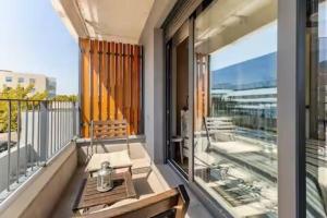 a balcony with a table and a large window at Studio Home Madrid in San Sebastián de los Reyes