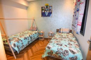 a bedroom with two beds and a bunk bed at Martil , Lieu tranquille avec piscine in Martil +16 photos