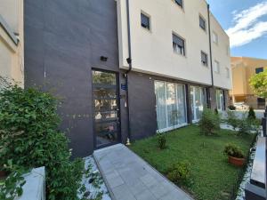 a building with a walkway in front of it at Apartman Malomi in Solin