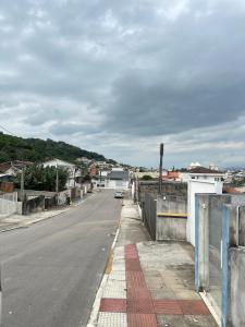 an empty street with a view of a town at Apartamento Completo Próximo a BR in Biguaçu