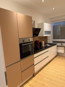 a kitchen with white cabinets and an oven at Casa del Mondo 2 in Sankt Aldegund