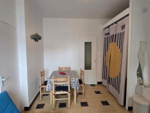 a dining room with a table and chairs at Le 18 plage in Valras-Plage +11 photos