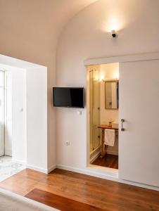 a room with a flat screen tv on the wall at CASA d’OLIVENÇA in Elvas