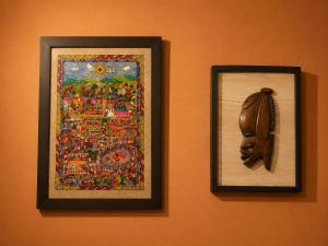 two framed pictures on a wall with a head at La Aracelitana in Lucena +68 photos