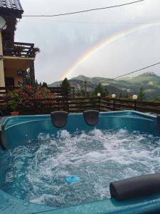 Piscina a Casa Codrilor o a prop