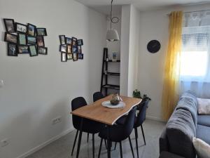 a living room with a table and a couch at Apartman Malomi in Solin