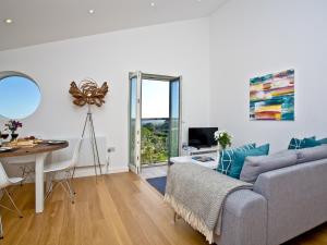 a living room with a couch and a table at Una Aurum 56 in St Ives