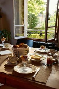 a wooden table with plates of food on it at Chateau Gioux in Saint-Pierre-Bellevue