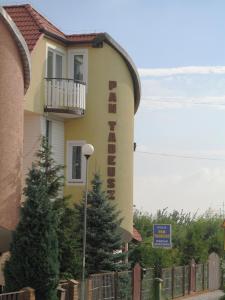 Το κτήριο όπου στεγάζεται  το bed & breakfast