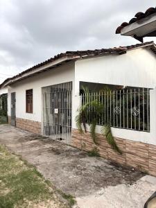 a white house with a gate on the side of it at Casa Completa no Centro de Soure com Wi fi e Garagem in Soure