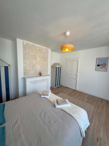 a bedroom with a large bed in a room at Lumières de Tuffeau in Château-du-Loir