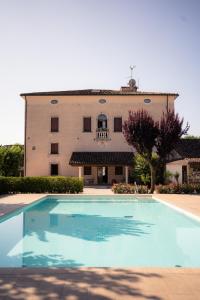 a large swimming pool in front of a large building at Villa Bongiovanni in San Bonifacio