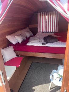 a couple of bunk beds in a tent at Claashoff Übernachtungsfass in Hollern-Twielenfleth