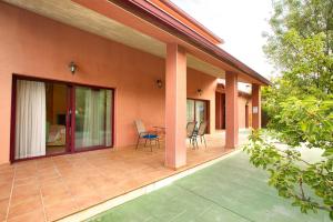 a patio of a house with a table and chairs at Cuencaloft Villa Los Perales in Villalba de la Sierra