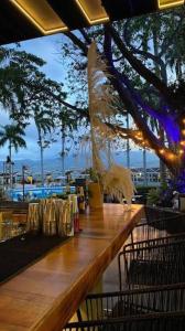 a wooden bar with a view of the ocean at Hotel Jirahara in Barquisimito
