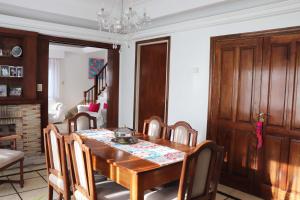 a dining room with a wooden table and chairs at Chalet 3 dormitorios MDP in Mar del Plata