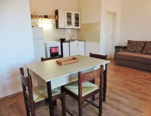 a kitchen and dining room with a table and chairs at Hilly house - Vis in Vis