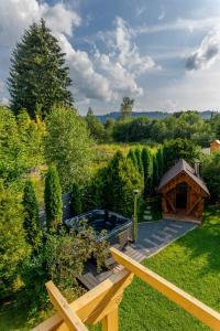 an overhead view of a garden with a gazebo at Chata Czarny Kot z jacuzzi i sauną in Janowice Wielkie