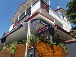 a building with a sign on the side of it at Mercan Otel in Kandıra